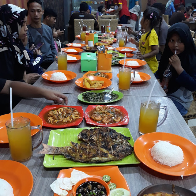 Kepiting Saus Padang Kerang Saus Tiram Gurame Bakar