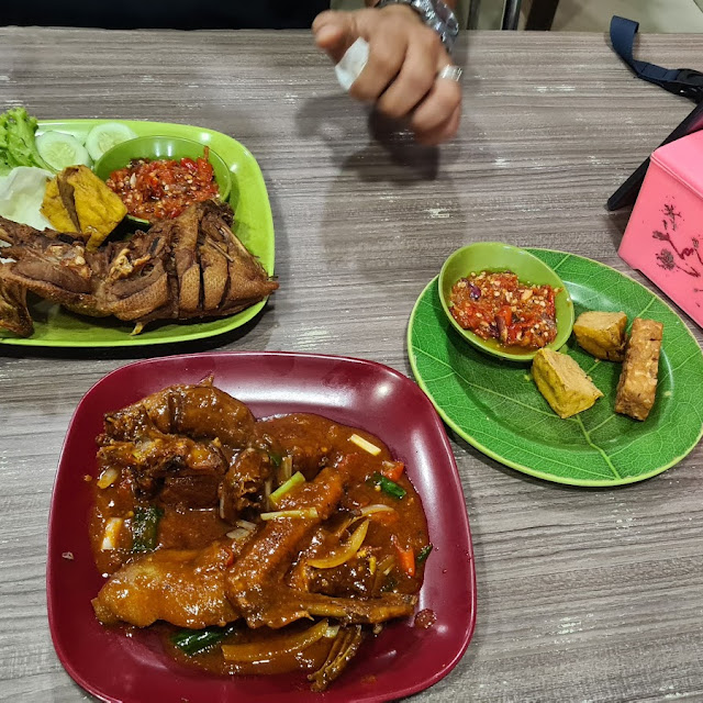Bebek Goreng Saus Padang