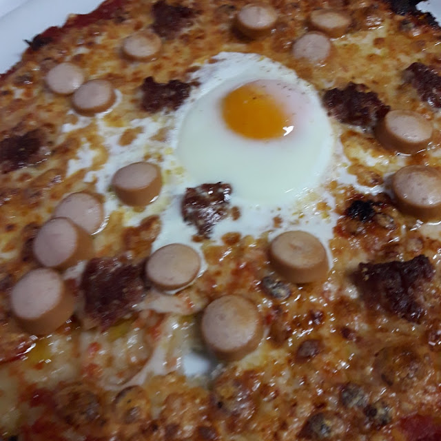Pizza All Uovo Würstel E Salciccia