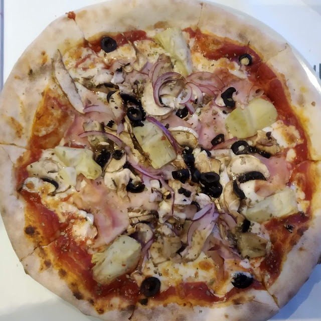 Pizza Mozarela Cherri Y Albahaca