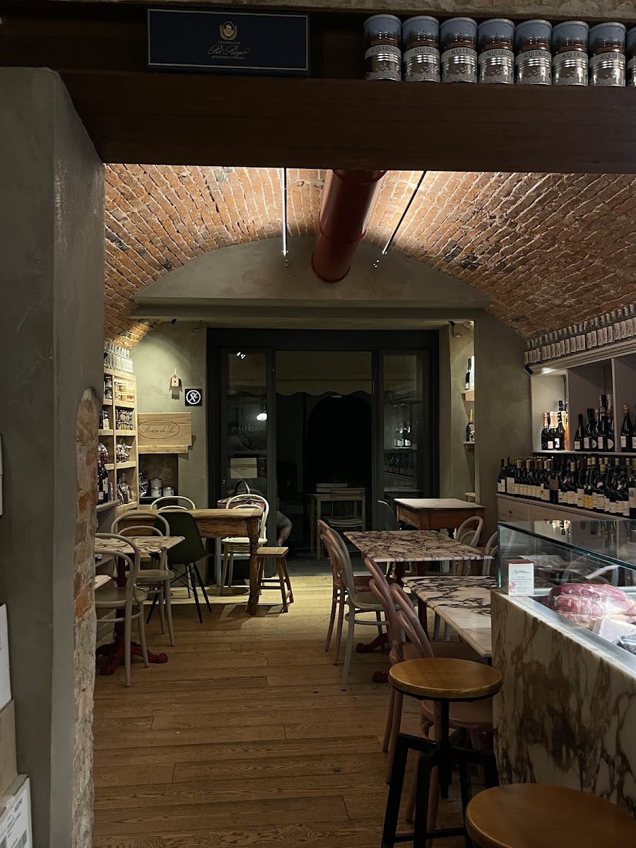 Sandrina Wine & Food Club