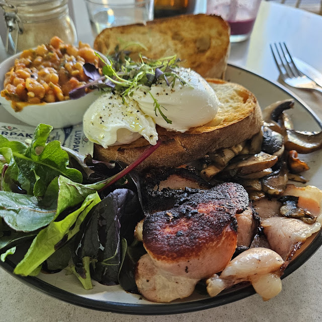 Poached Eggs Bacon Mushrooms & Beans