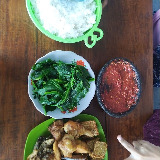 Lalapan Sambel Tempong