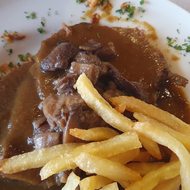 Redondo En Salsa Cazadora