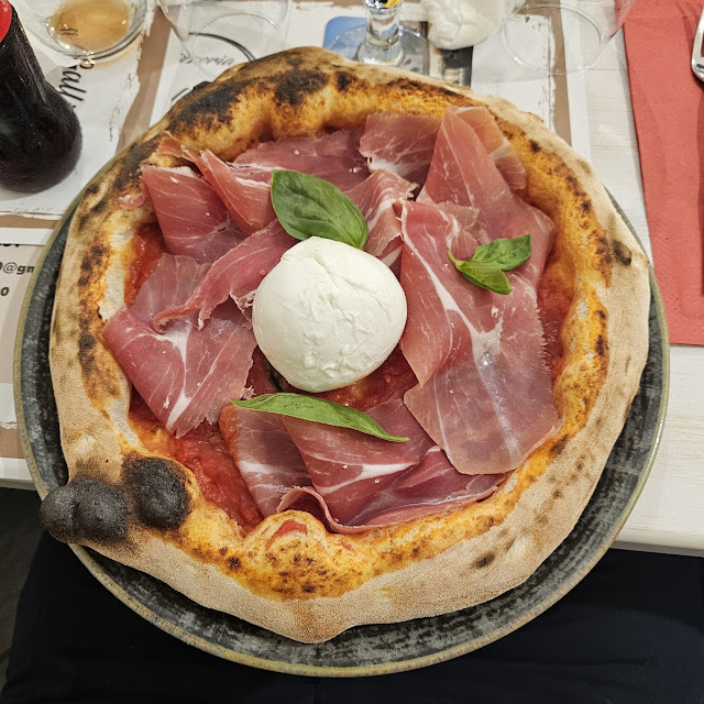 Pizza Con Mozzarella Di Bufala Affumicata