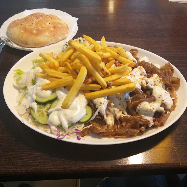 Döner-teller Mit Reis Und Pommes