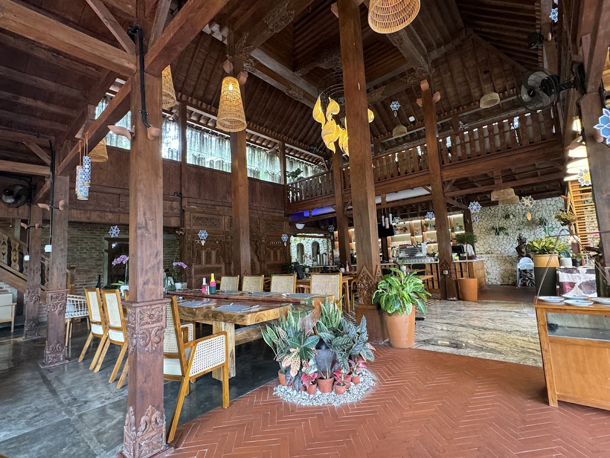 The Bottle tree resto