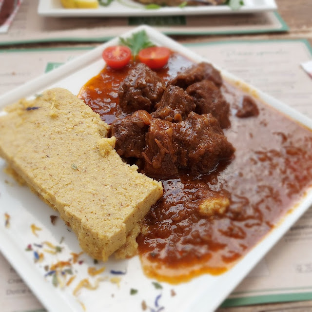 Gulasch Con Polenta