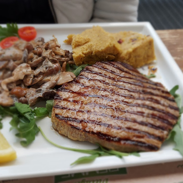 Bistecca Con Polenta E Funghi