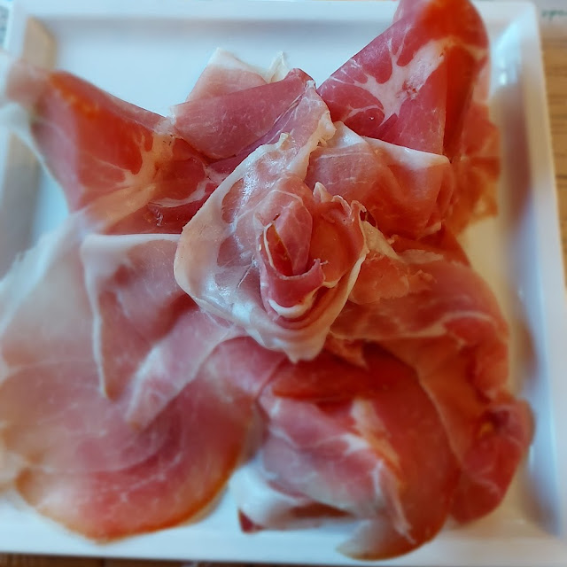 Prosciutto E Popone