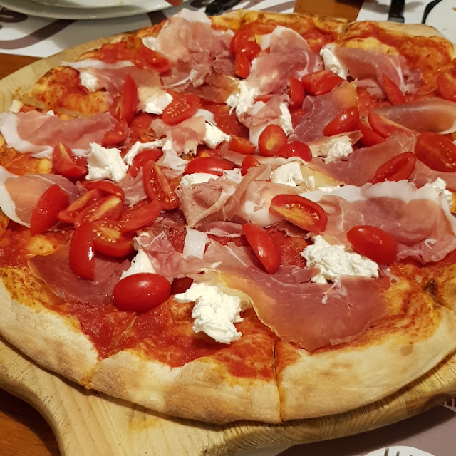 Pizza Crudo Burrata E Pomodorini
