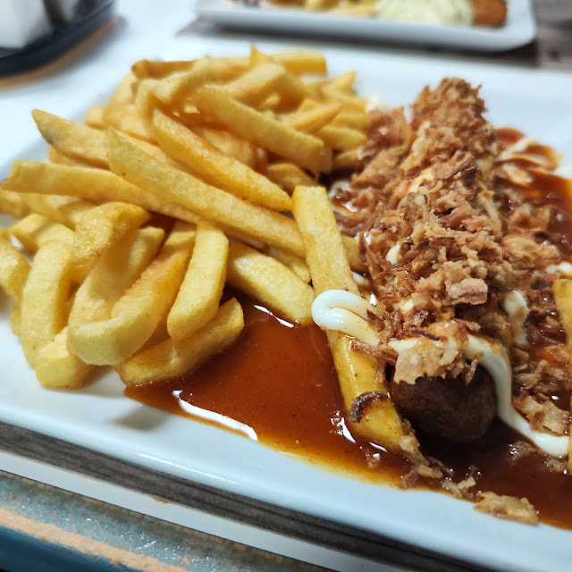 Bratrolle Spezial Mit Fritten