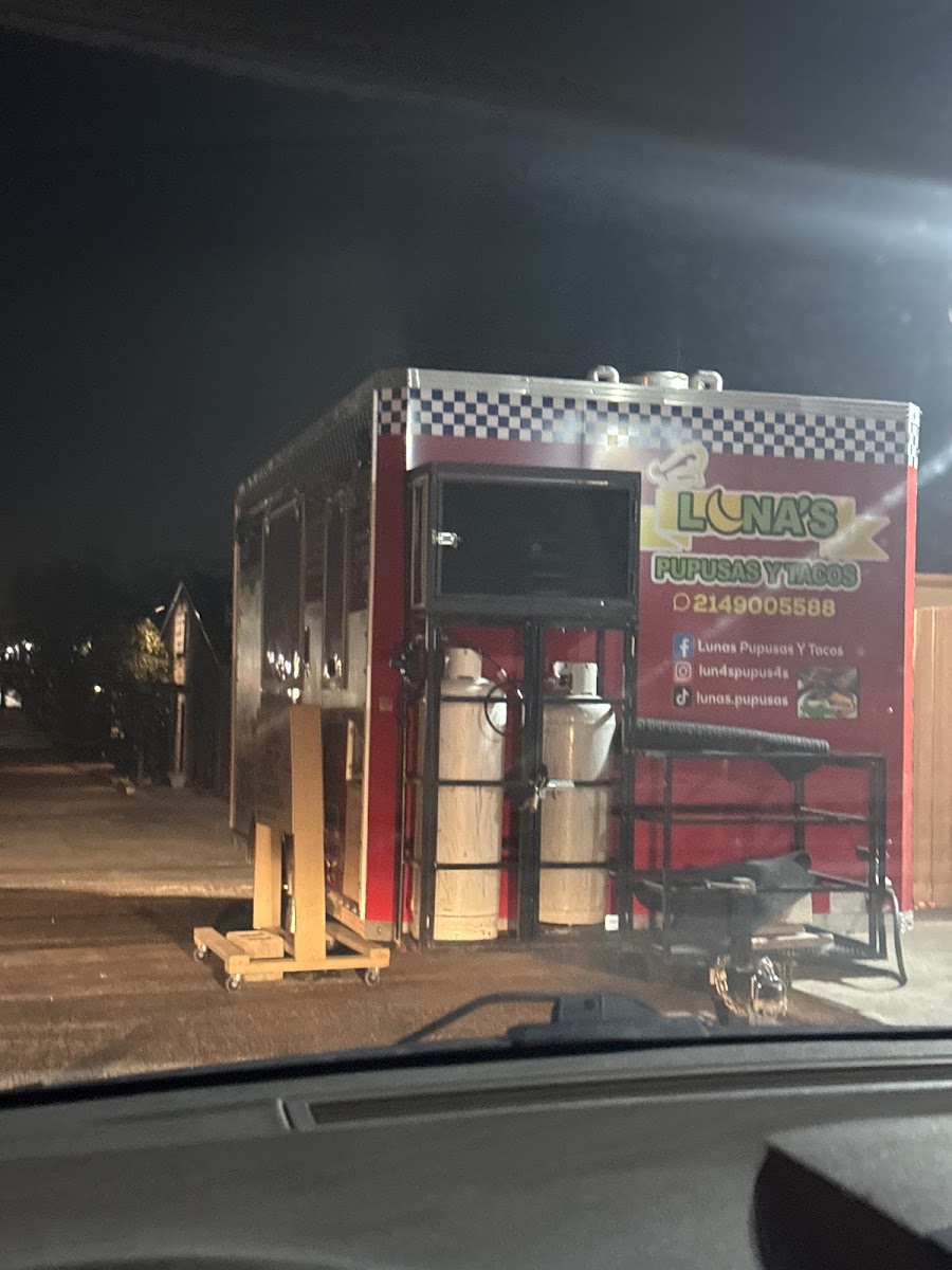 Luna’s Pupusas & Tacos