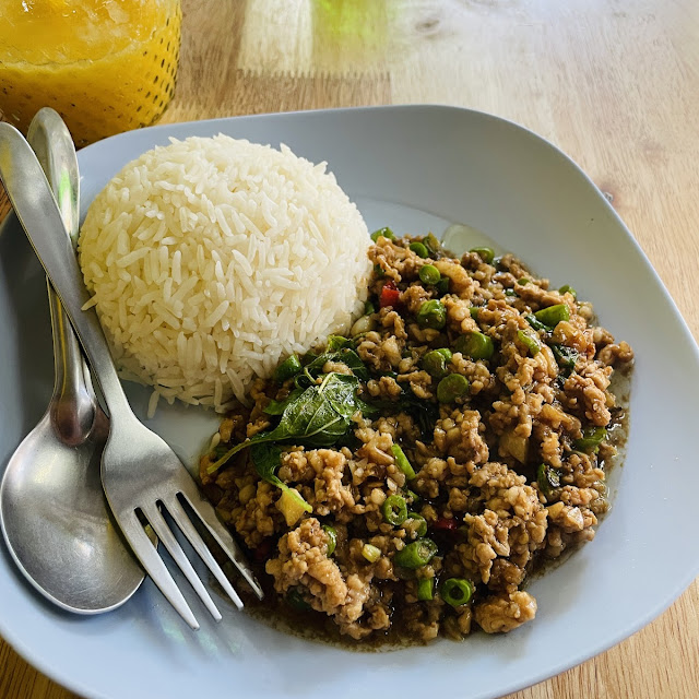 Fried Rice with Basil and Chicken