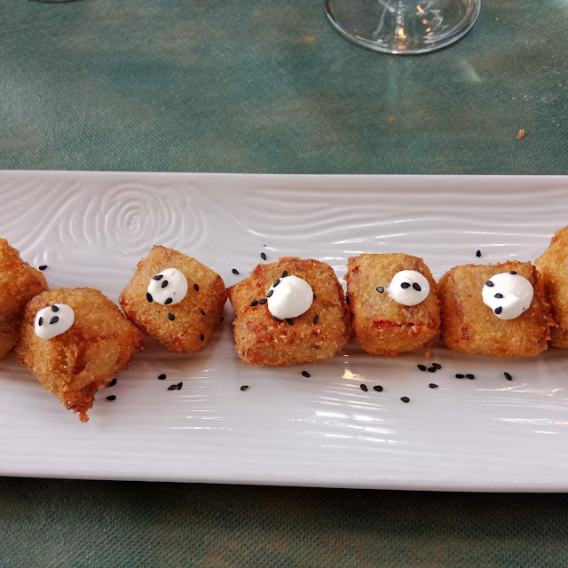 Pies de Cerdo Deshuesado Y Rebozado