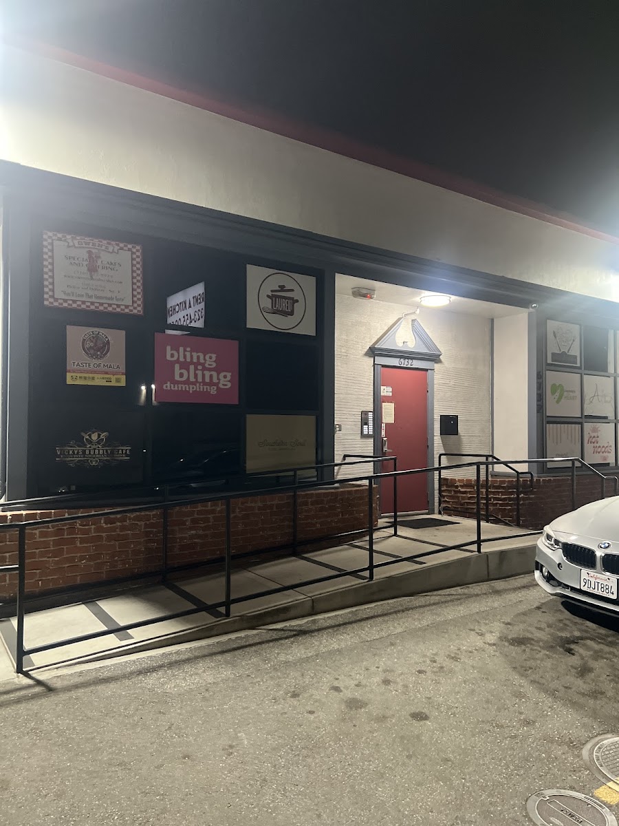 Vicky's bubbly cafe