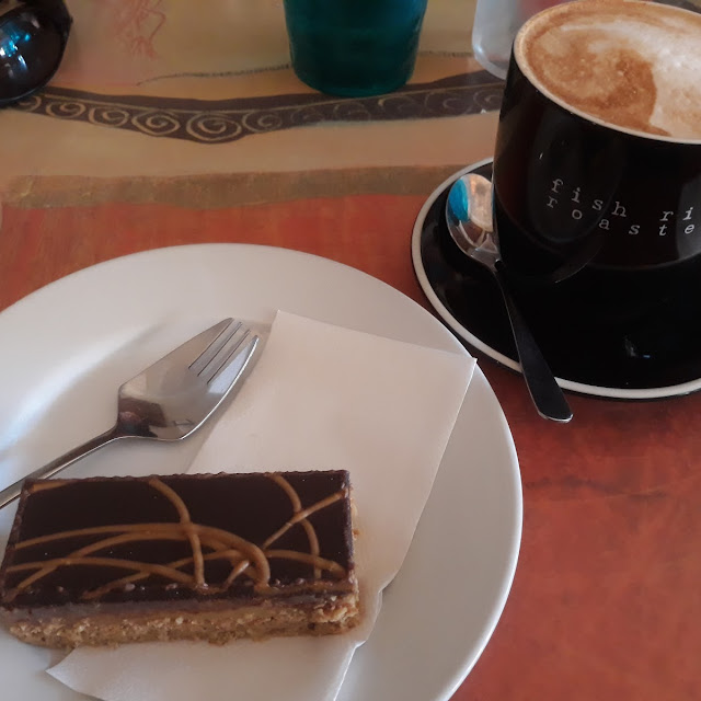 Lattė and Caramel Slice