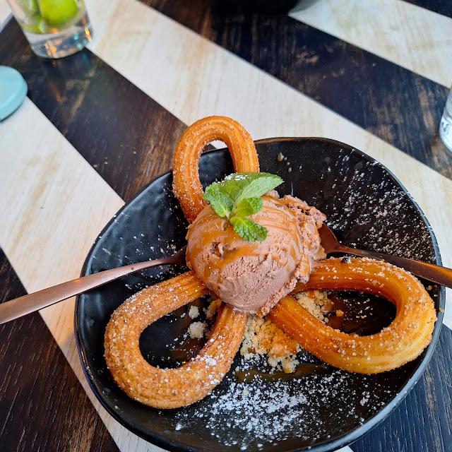 Churros Mit Belgischem Milchschokoladen-eis