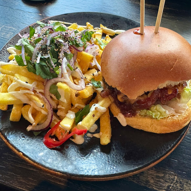 Teriyaki Beef Burger Mit Fritten Henssler Style
