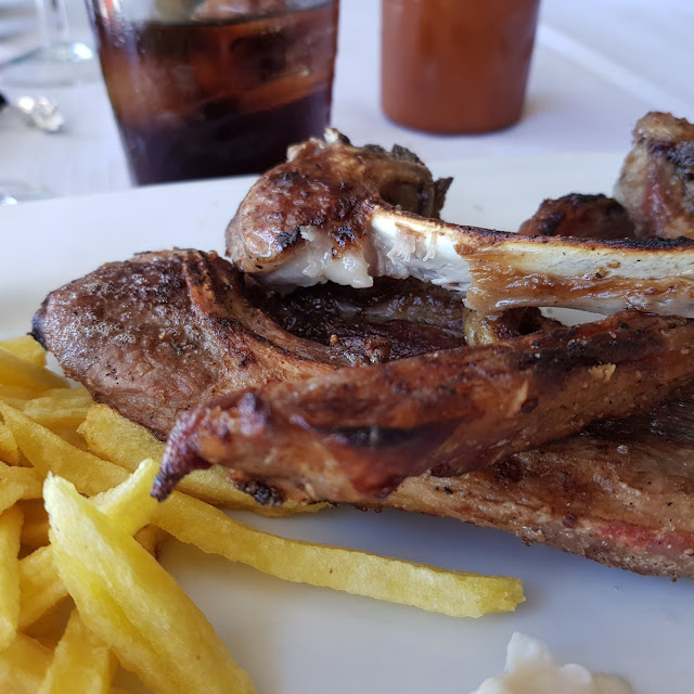 Costelles De Xai A La Brasa