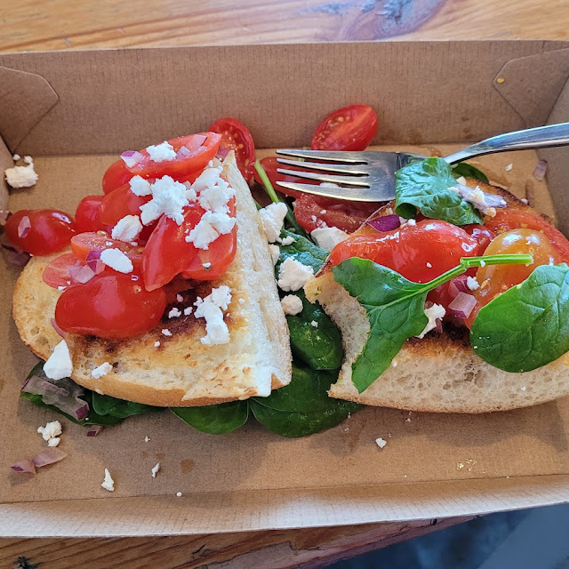 Brusheta with Tomatoe and Spinch Crumbled Feta