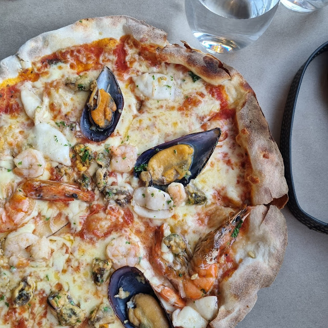 Seafood Pizza