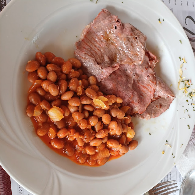 Carne Salata Alla Piastra Con Fagioli E Cipolla