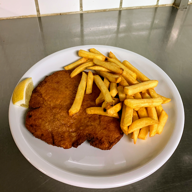 Schweineschnitzel Mit Pommes