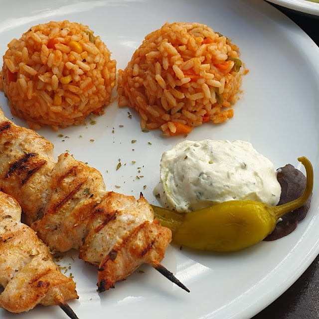 Hähnchensouvlaki Mit Pommes