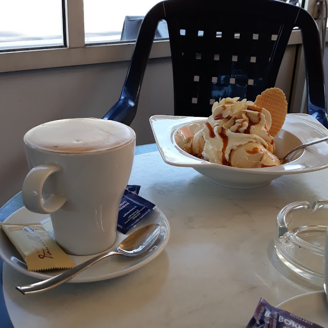 Cappuccino Und Karamellteller