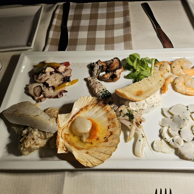 Antipasto Di Pesce Misto Bollito
