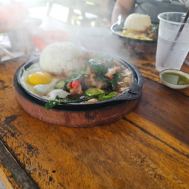 กระเพราเนื้อไข่ดาว
