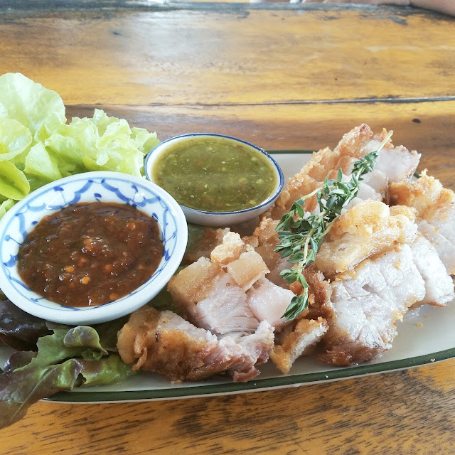 หมูกรอบ