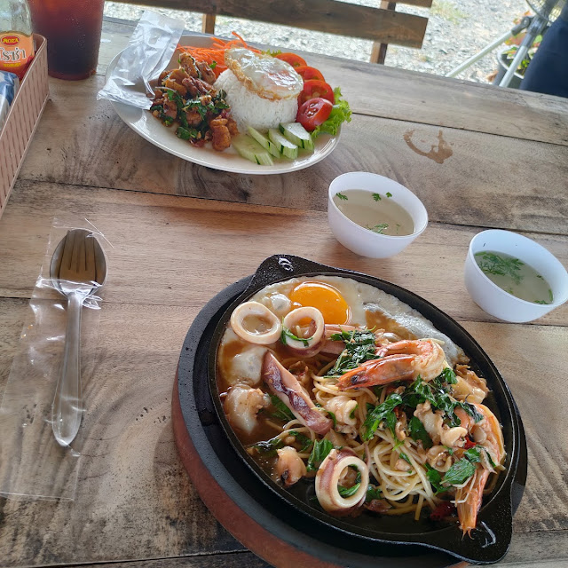 กระเพราทะเลจานร้อน