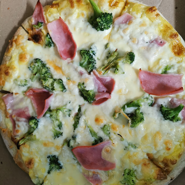 Hollandaise Pizza