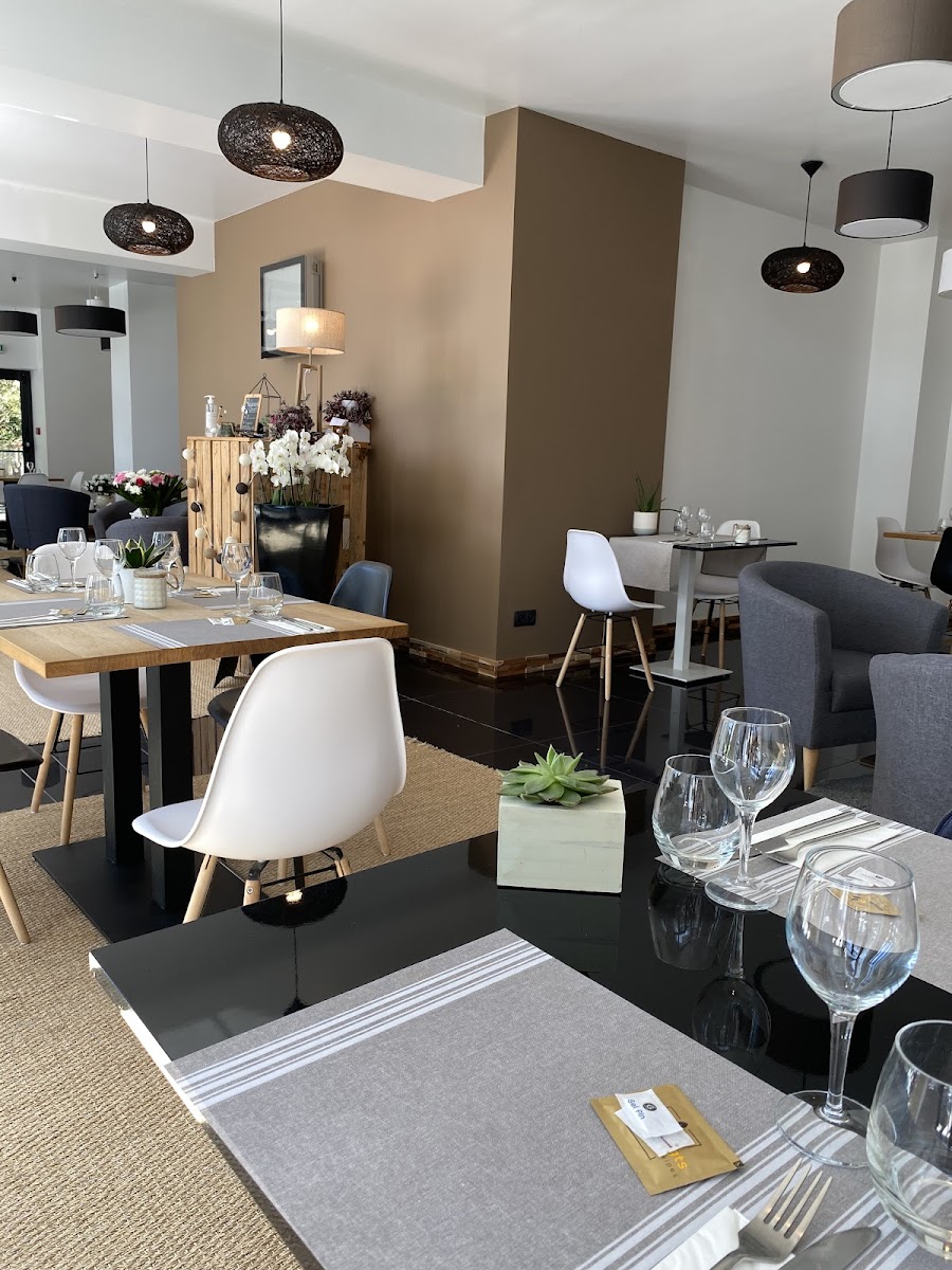 Les Pins Restaurant