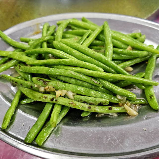 Fried Eggs with Long Beans