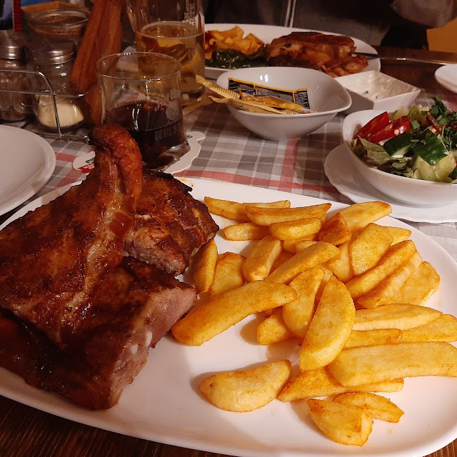 Spare Rips Mit Pommes & Salat