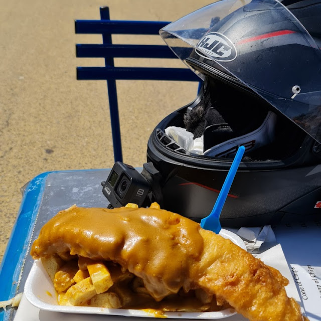 Fish Chips and Currysauce