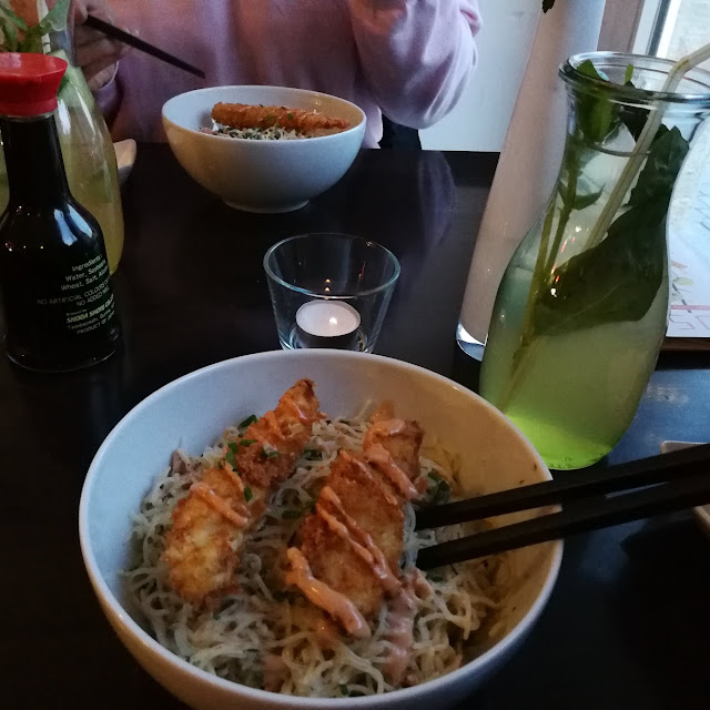 Glasnudel Salat Mit Tempura Chicken Und Hausgemachter Eistee
