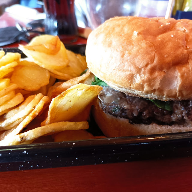 Hamburguesa Con Papas Españolas