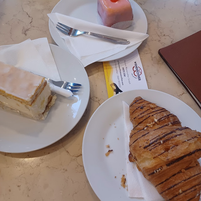 Cornetto Al Cioccolato Torta Millefoglie Con Crema