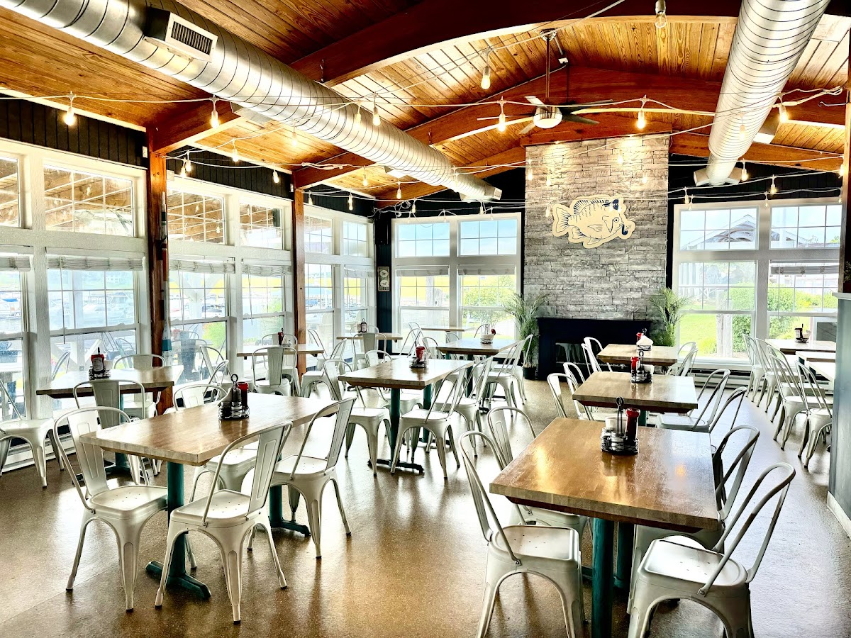 Bluegill Boathouse & Marina Bar