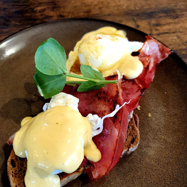 Eggs Benny w Leg Ham & Gluten Free Bread