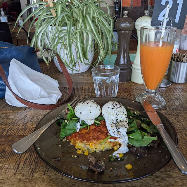 Egg Benedict & Leg Han& Hollandare