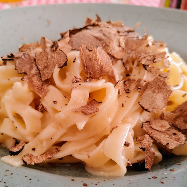 Taggliatelle Con Trufa A la Rueda de Parmesano