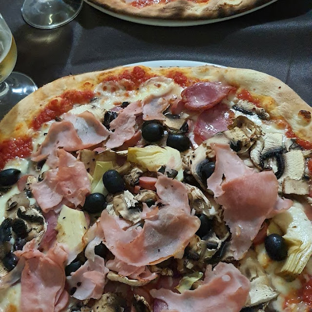 Pizza Gorgonzola Tonno E Prosciutto