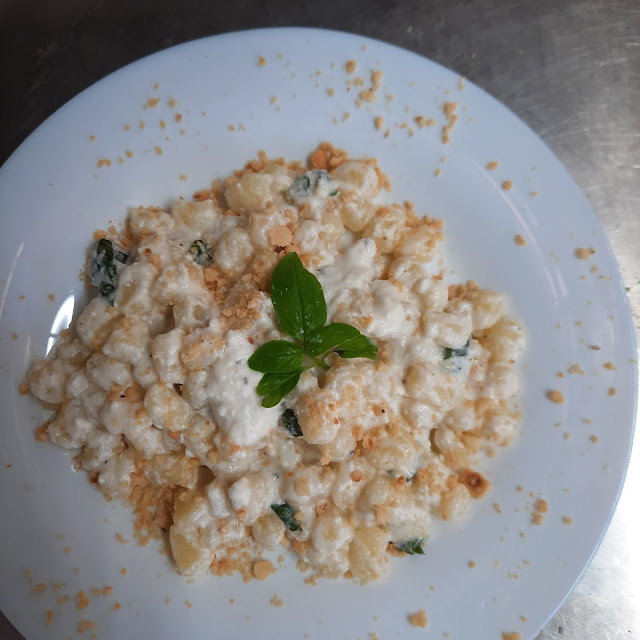 Gnocchetti Ricotta Di Pecora Con Granella Di Nocciola