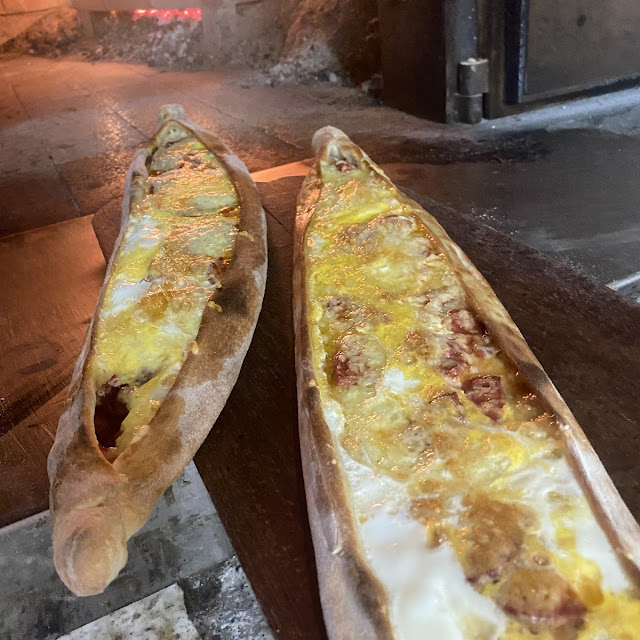 Pide Sucuk Gauder Und Ei