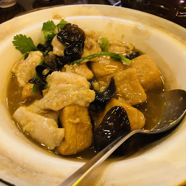 Braised Sea Cucumber with Bean Curd and Garlic